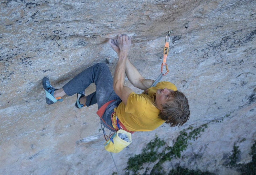 Alex Megos en La Capella. Foto cortesia de woguclimbing.com | Esteban Lahoz.